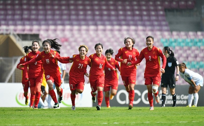 Le président salue la victoire de la sélection féminine de football ảnh 1 Le président salue la victoire de la sélection féminine de football ảnh 1