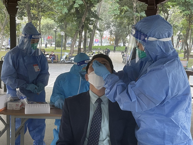 COVID-19: les arrondissement et districts de Hanoï poursuivent le principe des “Quatre sur place” ảnh 1 COVID-19: les arrondissement et districts de Hanoï poursuivent le principe des “Quatre sur place” ảnh 1