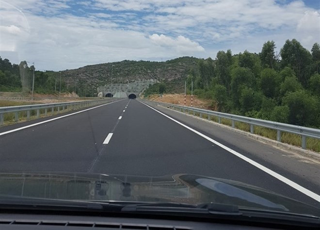 Ouverture au trafic d’un tronçon de l’autoroute Da Nang - Quang Ngai ảnh 1 Ouverture au trafic d’un tronçon de l’autoroute Da Nang - Quang Ngai ảnh 1