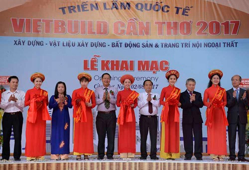 Ouverture de l'exposition internationale Vietbuild Can Tho 2017 ảnh 1 Ouverture de l'exposition internationale Vietbuild Can Tho 2017 ảnh 1