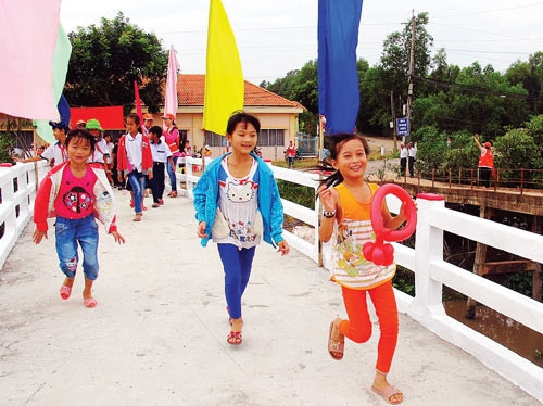 Deux nouveaux ponts d’amitié offerts par des Viêt kiêu ảnh 1 Deux nouveaux ponts d’amitié offerts par des Viêt kiêu ảnh 1
