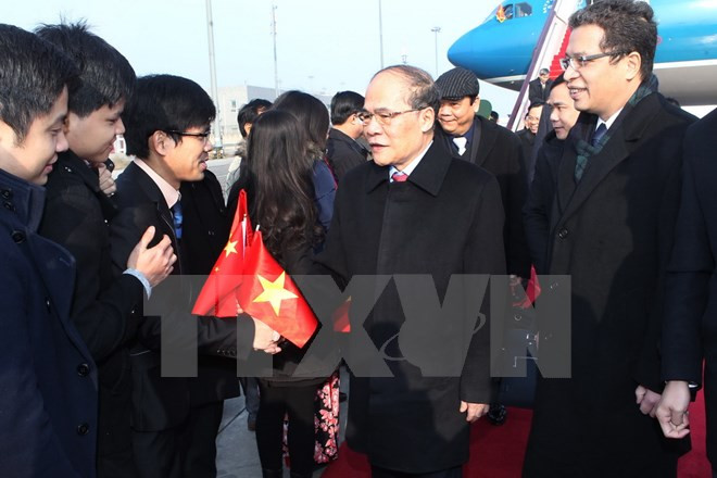 Nguyen Sinh Hung se rend à l’ambassade du Vietnam en Chine ảnh 1 Nguyen Sinh Hung se rend à l’ambassade du Vietnam en Chine ảnh 1
