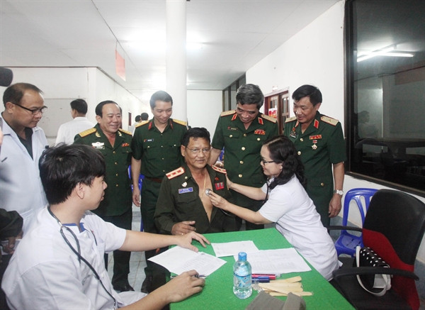 L’anniversaire de l’Armée populaire vietnamienne en R. tchèque, au Laos et au Mozambique ảnh 1 L’anniversaire de l’Armée populaire vietnamienne en R. tchèque, au Laos et au Mozambique ảnh 1