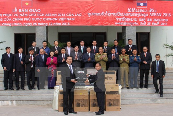 Remise d'équipements de sécurité au Laos ảnh 1 Remise d'équipements de sécurité au Laos ảnh 1