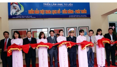La mer et les îles du Vietnam à l’affiche dans la ville portuaire ảnh 1 La mer et les îles du Vietnam à l’affiche dans la ville portuaire ảnh 1