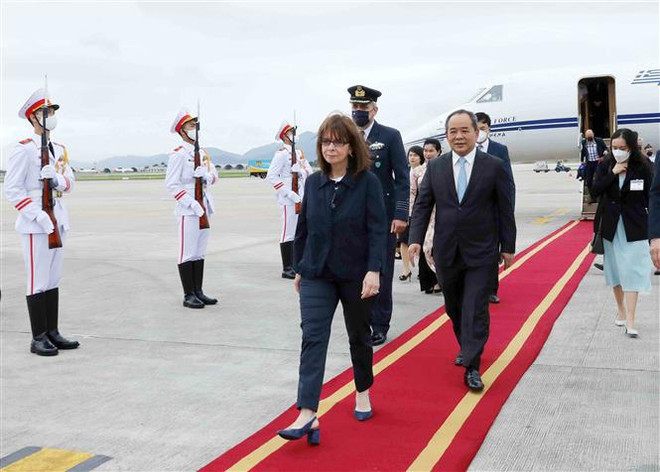 La présidente grecque entame sa visite officielle au Vietnam ảnh 1 La présidente grecque entame sa visite officielle au Vietnam ảnh 1