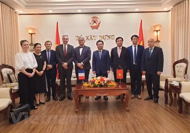 Le ministère de la Construction et l'AFD s’associent pour soutenir la résilience du Vietnam ảnh 2