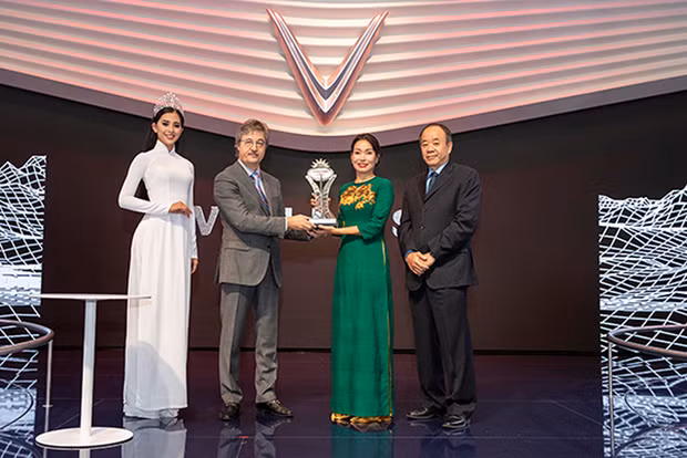 VinFast coopère avec AUTOBEST pour développer des voitures électriques ảnh 2