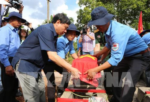 Rapatriement des restes de soldats volontaires vietnamiens au Cambodge ảnh 1 Rapatriement des restes de soldats volontaires vietnamiens au Cambodge ảnh 1