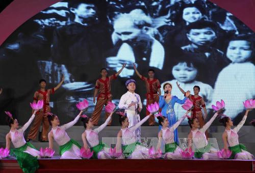 Activités célébrant le 127ème anniversaire du président Ho Chi Minh ảnh 1 Activités célébrant le 127ème anniversaire du président Ho Chi Minh ảnh 1