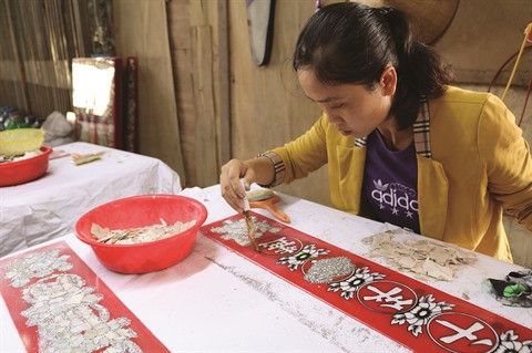 Peinture sur verre inversé, une tradition à conserver ảnh 2 Peinture sur verre inversé, une tradition à conserver ảnh 2