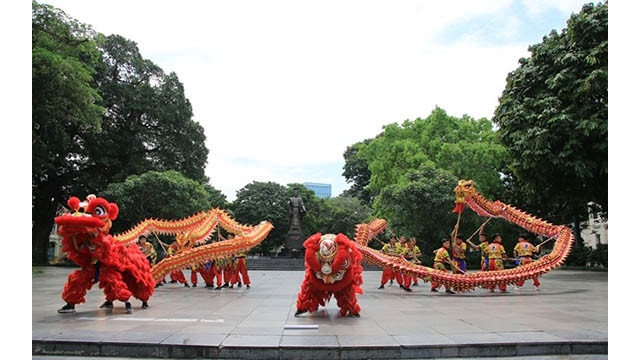 Diverses activités culturelles en juin dans les rues piétonnes de Hô Guom ảnh 1 Diverses activités culturelles en juin dans les rues piétonnes de Hô Guom ảnh 1