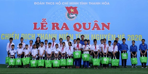 Plus de 1.000 jeunes de Thanh Hoa se joignent à la campagne de bénévolat d'été ảnh 1 Plus de 1.000 jeunes de Thanh Hoa se joignent à la campagne de bénévolat d'été ảnh 1