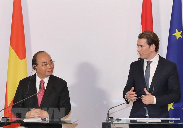Nguyên Xuân Phuc et Sebastian Kurz à une conférence de presse conjointe ảnh 1 Nguyên Xuân Phuc et Sebastian Kurz à une conférence de presse conjointe ảnh 1