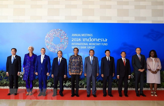 Le Premier ministre Nguyên Xuân Phuc rentre à Hanoi après sa réunion et sa visite en Indonésie ảnh 1 Le Premier ministre Nguyên Xuân Phuc rentre à Hanoi après sa réunion et sa visite en Indonésie ảnh 1