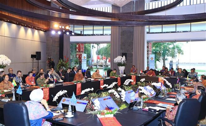 Le PM Nguyen Xuan Phuc rencontre les dirigeants de l'ASEAN ảnh 1 Le PM Nguyen Xuan Phuc rencontre les dirigeants de l'ASEAN ảnh 1