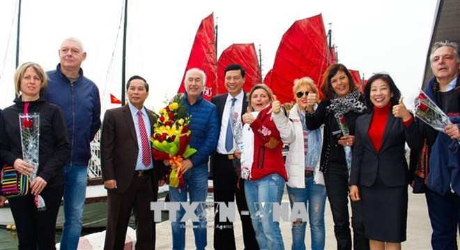 Quang Ninh accueille le 15 millionième touriste étranger du Vietnam ảnh 1 Quang Ninh accueille le 15 millionième touriste étranger du Vietnam ảnh 1