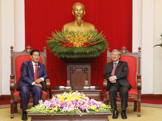 Un haut responsable du PCV reçoit le gouverneur de Vientiane ảnh 1 Un haut responsable du PCV reçoit le gouverneur de Vientiane ảnh 1