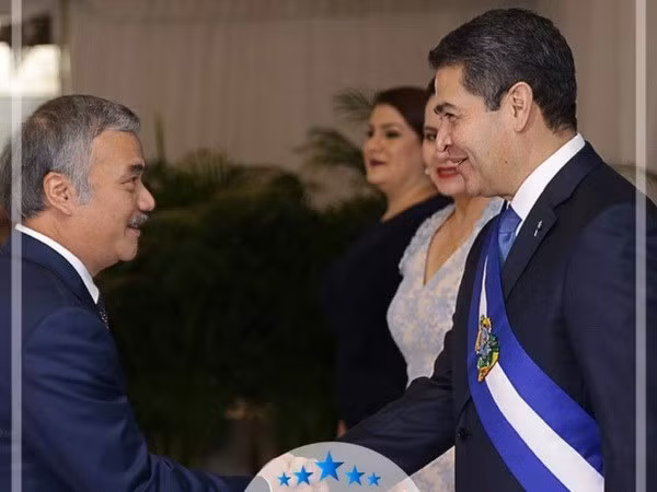 Le président hondurien veut dynamiser les relations Vietnam - Honduras ảnh 1