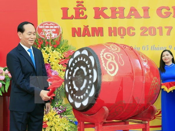 Le président Trân Dai Quang assiste à la rentrée scolaire à l’Ecole secondaire Trung Vuong ảnh 1 Le président Trân Dai Quang assiste à la rentrée scolaire à l’Ecole secondaire Trung Vuong ảnh 1