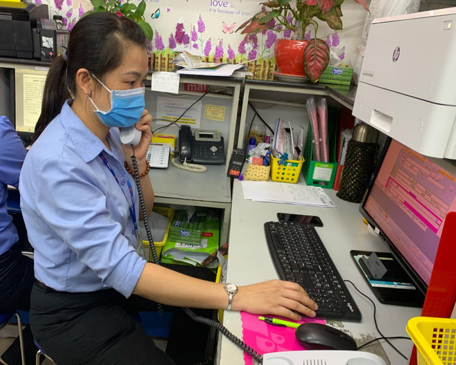 COVID-19 : les vendeurs au détail renforcent la vente par téléphone ảnh 1 COVID-19 : les vendeurs au détail renforcent la vente par téléphone ảnh 1