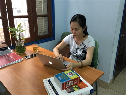 Une traductrice se passionne pour les livres de psychologie en français ảnh 1