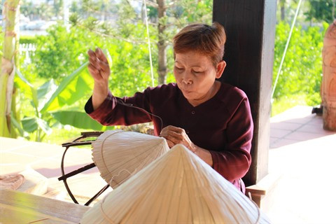 Le chapeau en feuilles ảnh 2 Le chapeau en feuilles ảnh 2