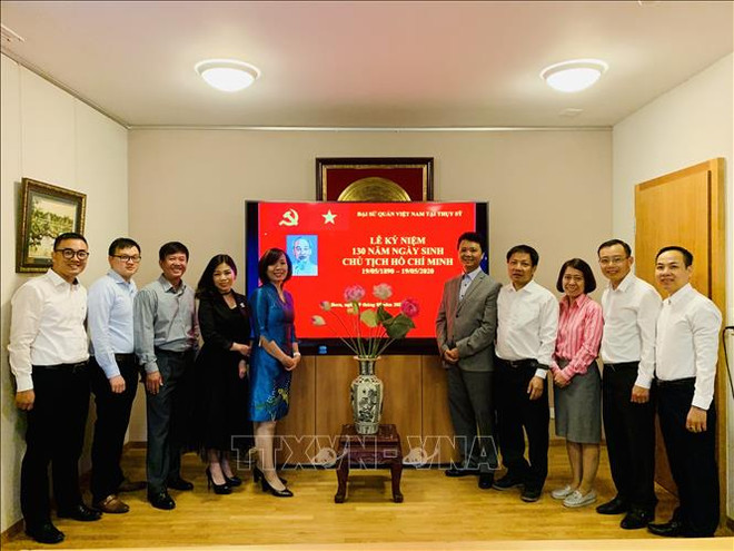 Activités en l'honneur du 130e anniversaire du Président Ho Chi Minh à l'étranger ảnh 1 Activités en l'honneur du 130e anniversaire du Président Ho Chi Minh à l'étranger ảnh 1