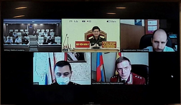 Les médecines militaires du Vietnam et de la Russie discutent de la lutte contre le COVID-19 ảnh 1 Les médecines militaires du Vietnam et de la Russie discutent de la lutte contre le COVID-19 ảnh 1