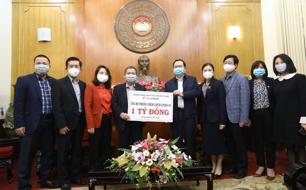 Remise des aides au ministère de la Santé pour lutter contre la pandémie de COVID-19 ảnh 1 Remise des aides au ministère de la Santé pour lutter contre la pandémie de COVID-19 ảnh 1