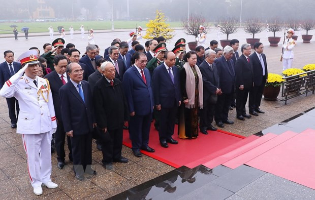Hommage au Président Ho Chi Minh à l’occasion du Têt traditionnel ảnh 1 Hommage au Président Ho Chi Minh à l’occasion du Têt traditionnel ảnh 1