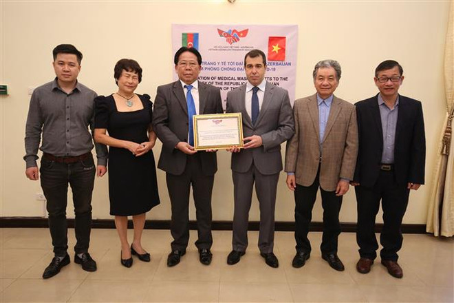 Le Vietnam offre 10 000 masques médicaux au peuple azerbaïdjanais ảnh 1 Le Vietnam offre 10 000 masques médicaux au peuple azerbaïdjanais ảnh 1
