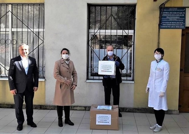 Des Vietnamiens offrent des cadeaux à la Moldavie et au Cambodge pour lutter contre le COVID-19 ảnh 1 Des Vietnamiens offrent des cadeaux à la Moldavie et au Cambodge pour lutter contre le COVID-19 ảnh 1