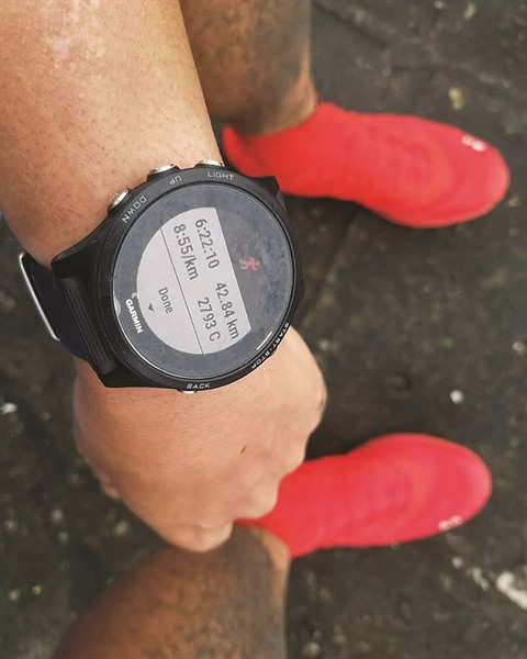 Il court un marathon sur… le toit de son immeuble ảnh 2 Il court un marathon sur… le toit de son immeuble ảnh 2