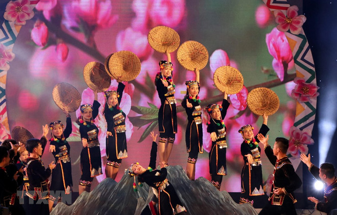 Clôture du 6e Festival de jeu de lancer de balles d’étoffe Vietnam-Laos-Chine ảnh 1 Clôture du 6e Festival de jeu de lancer de balles d’étoffe Vietnam-Laos-Chine ảnh 1