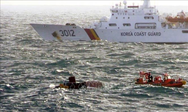 Cinq Vietnamiens portés disparus dans l'incendie d'un bateau de pêche près de Jeju ảnh 1 Cinq Vietnamiens portés disparus dans l'incendie d'un bateau de pêche près de Jeju ảnh 1