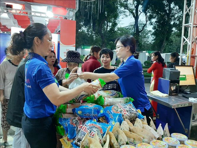 La foire de produits agricoles et alimentaires pour le Têt à Hanoï ảnh 1 La foire de produits agricoles et alimentaires pour le Têt à Hanoï ảnh 1