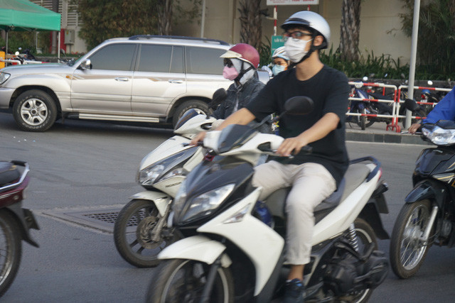 HCM-Ville: Le port du masque est obligatoire dans les lieux publics sous peine d'amende ảnh 1 HCM-Ville: Le port du masque est obligatoire dans les lieux publics sous peine d'amende ảnh 1