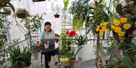 Une traductrice se passionne pour les livres de psychologie en français ảnh 2