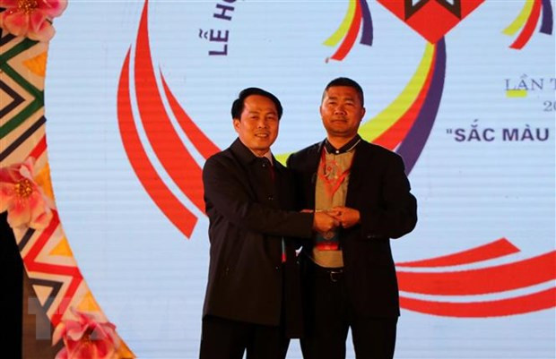 Clôture du 6e Festival de jeu de lancer de balles d’étoffe Vietnam-Laos-Chine ảnh 2 Clôture du 6e Festival de jeu de lancer de balles d’étoffe Vietnam-Laos-Chine ảnh 2