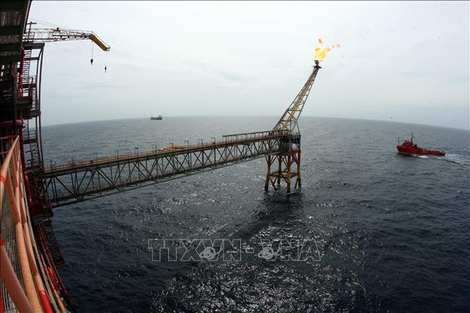 Vietsovpetro met à flot la base d’une plate-forme pétrolière du gisement de Bach Ho ảnh 1 Vietsovpetro met à flot la base d’une plate-forme pétrolière du gisement de Bach Ho ảnh 1
