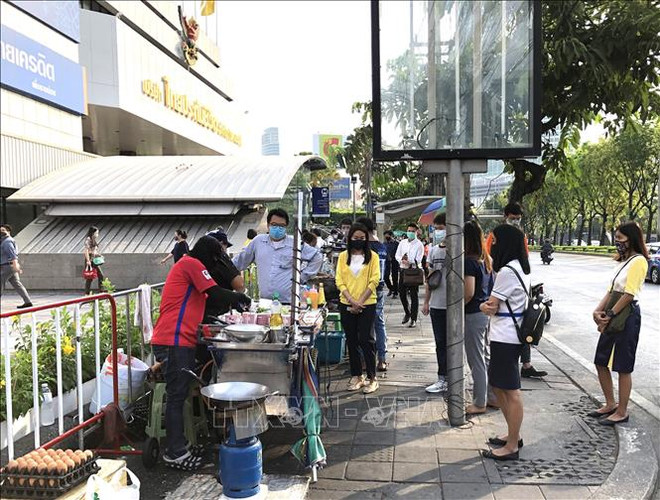 COVID-19: la Thaïlande effectuera les essais de vaccin et Jakarta prolonge les restrictions sociales ảnh 1 COVID-19: la Thaïlande effectuera les essais de vaccin et Jakarta prolonge les restrictions sociales ảnh 1