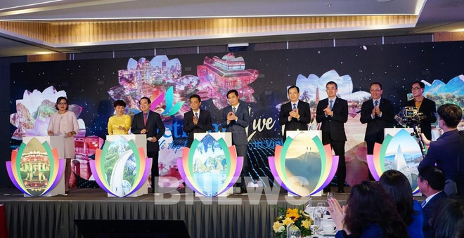 Quang Ninh coopère avec Vietnam Airlines et Sun Group pour promouvoir le tourisme ảnh 2 Quang Ninh coopère avec Vietnam Airlines et Sun Group pour promouvoir le tourisme ảnh 2