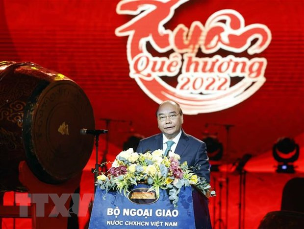 Le président Nguyen Xuan Phuc assiste au programme artistique “"Printemps du pays natal 2022" ảnh 1 Le président Nguyen Xuan Phuc assiste au programme artistique “"Printemps du pays natal 2022" ảnh 1