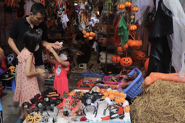Hanoï : le marché des jouets pour Halloween s'anime ảnh 2 Hanoï : le marché des jouets pour Halloween s'anime ảnh 2