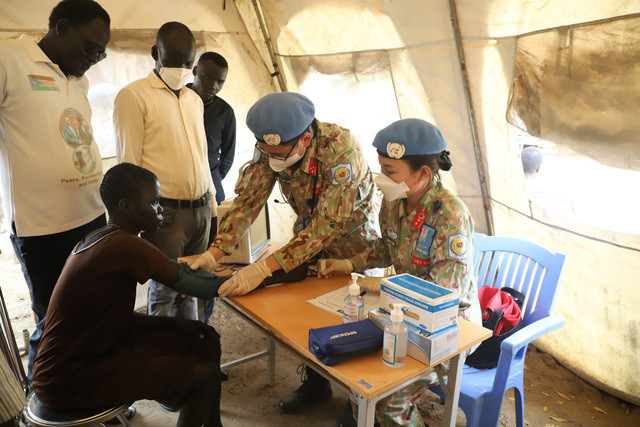 Casques bleus: les médecins vietnamiens au Soudan du Sud assistent des sinistrés des inondations ảnh 1 Casques bleus: les médecins vietnamiens au Soudan du Sud assistent des sinistrés des inondations ảnh 1