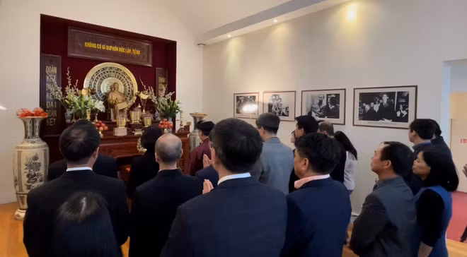 L'ambassade du Vietnam en France célèbre l'anniversaire de la mort des Rois fondateurs Hùng ảnh 2