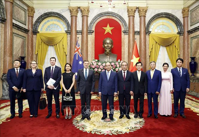 Le chef de l’Etat reçoit des ambassadeurs étrangers ảnh 3 Le chef de l’Etat reçoit des ambassadeurs étrangers ảnh 3