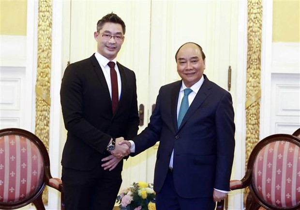 Le président Nguyen Xuan Phuc reçoit le consul honoraire du Vietnam en Suisse ảnh 1 Le président Nguyen Xuan Phuc reçoit le consul honoraire du Vietnam en Suisse ảnh 1