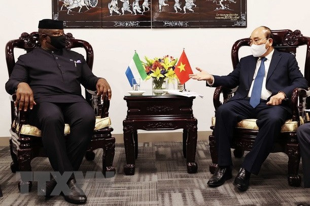 Le président de Sierra Leone entame une visite officielle au Vietnam ảnh 1 Le président de Sierra Leone entame une visite officielle au Vietnam ảnh 1
